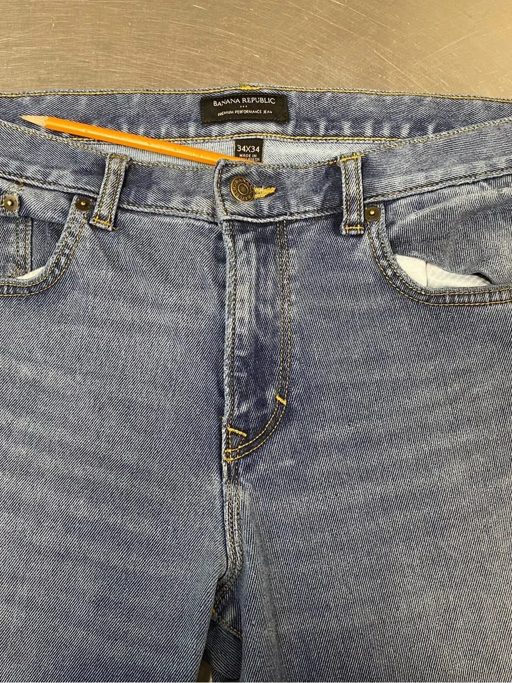 Banana Republic Men’s W34 L34 Slim Straight Jeans in Medium Blue